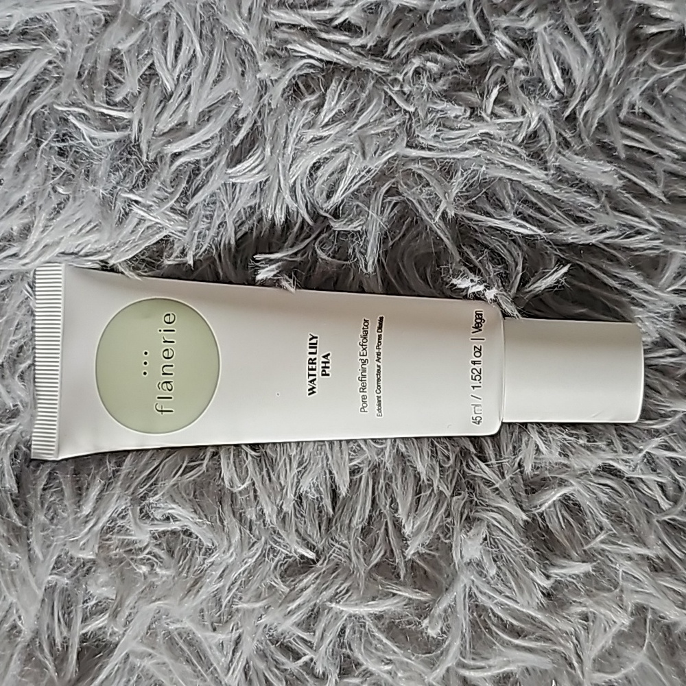 Flanerie Waterlily Pore Refining Exfoliator